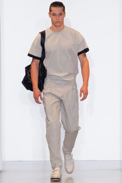 Look 18